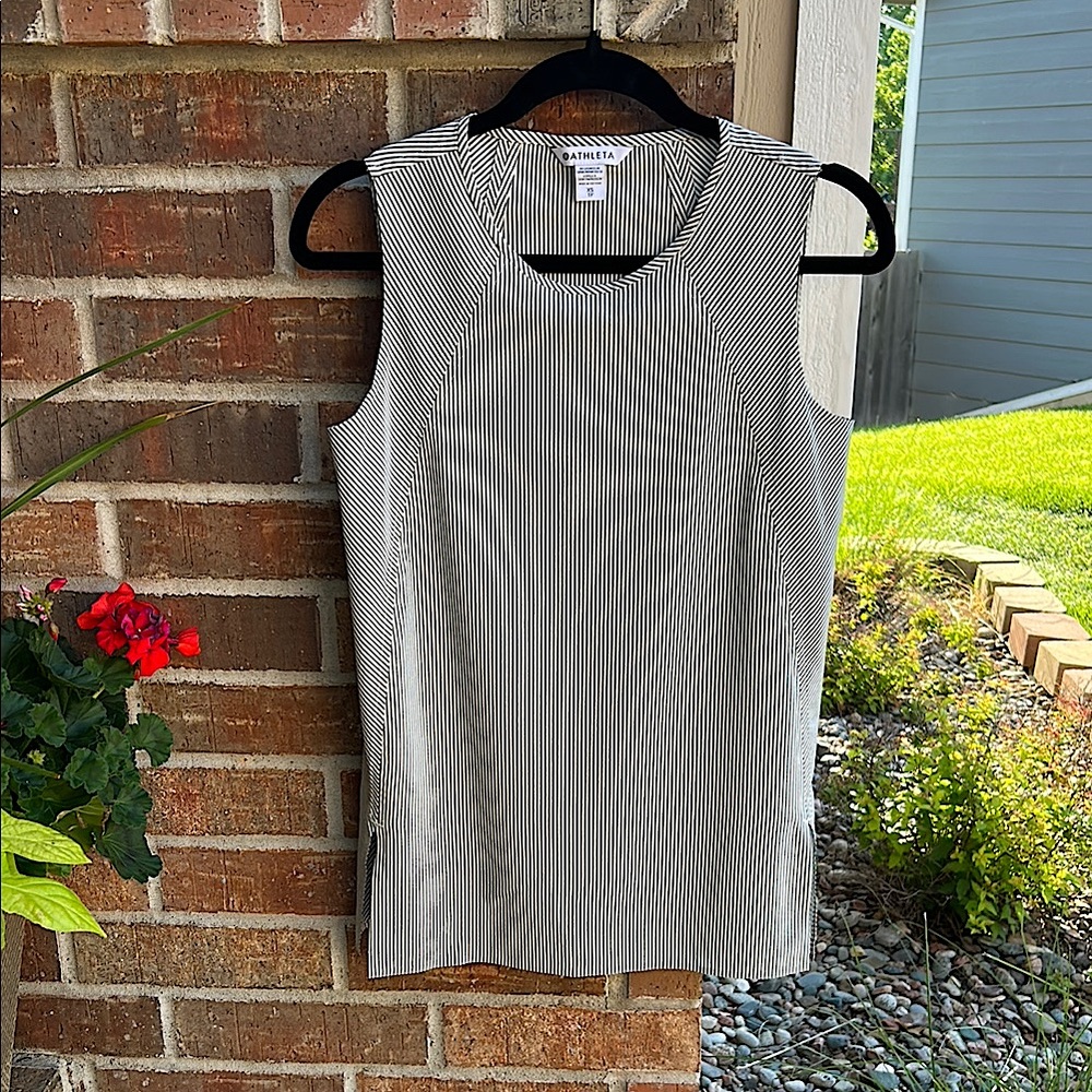 ATHLETA Ladies XS Gray & White Striped Fitted Sleeveless Activewear Tank Top